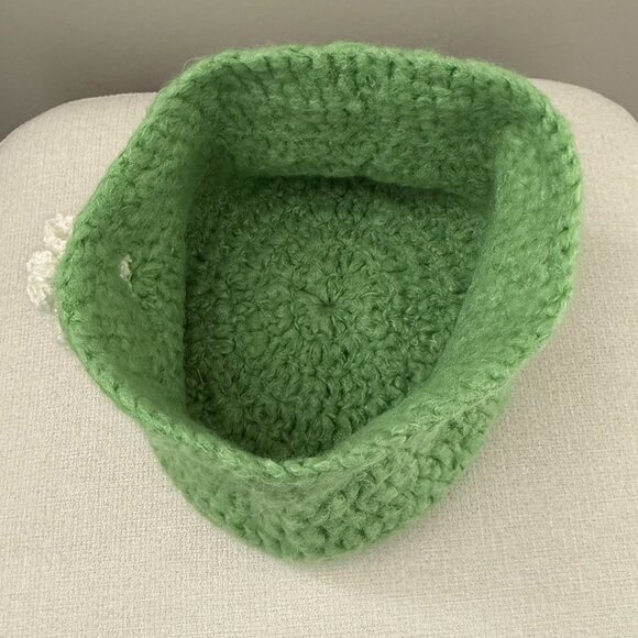 Chunky Fuzzy Crochet Hat Toque Green with White Daisy - Picture 6 of 6